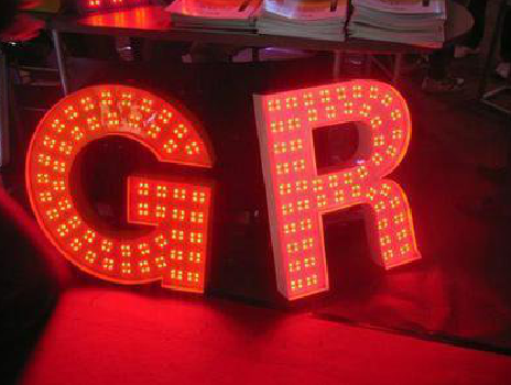 营山县LED发光字常见的安装误区。